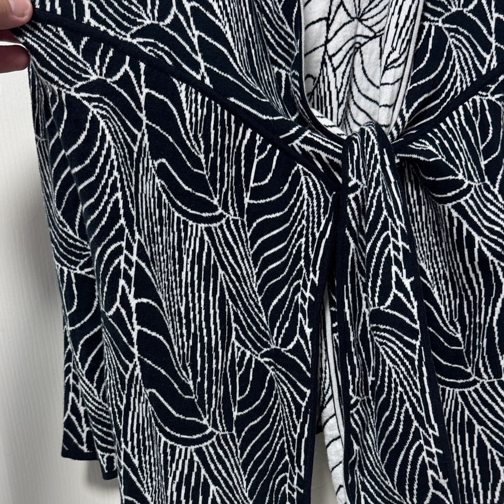 Dana Buchman Black & White Leaf-Pattern Open Cardigan - Picture 5 of 10